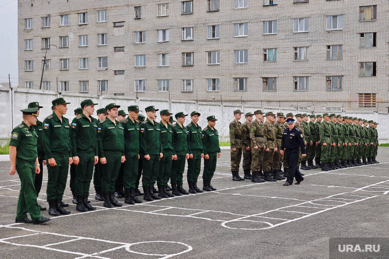 Курганские призывники торжественно отправились на службу в Президентский полк. Фото, видео