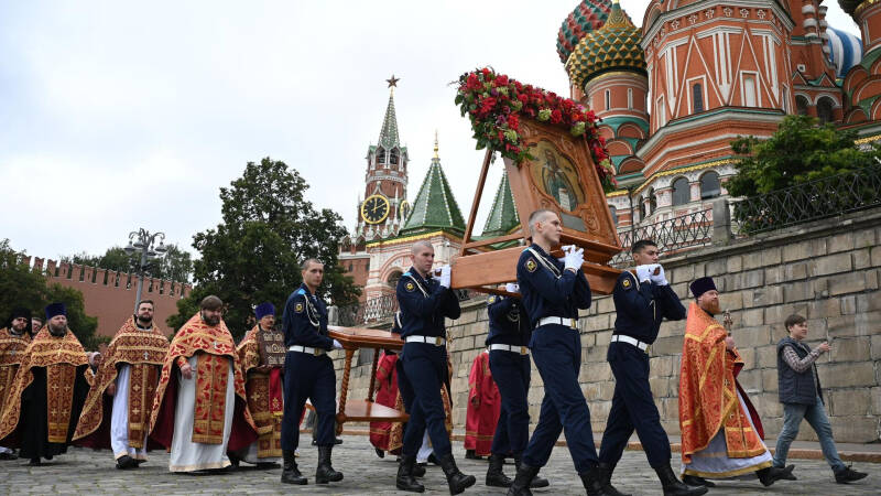 Замглавы Минобороны наградил военнослужащих ВДВ в зоне спецоперации