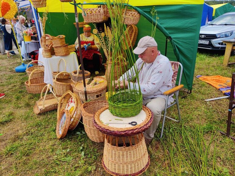 Аромат пирогов на гастрофестивале "Калитка". Летний праздник в Лихославле